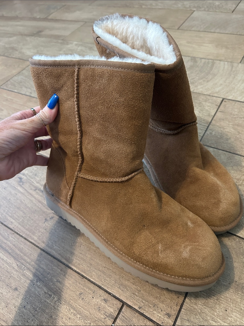 Koolaburra by UGG Classic Short Chestnut Suede Boots Women’s Size 9